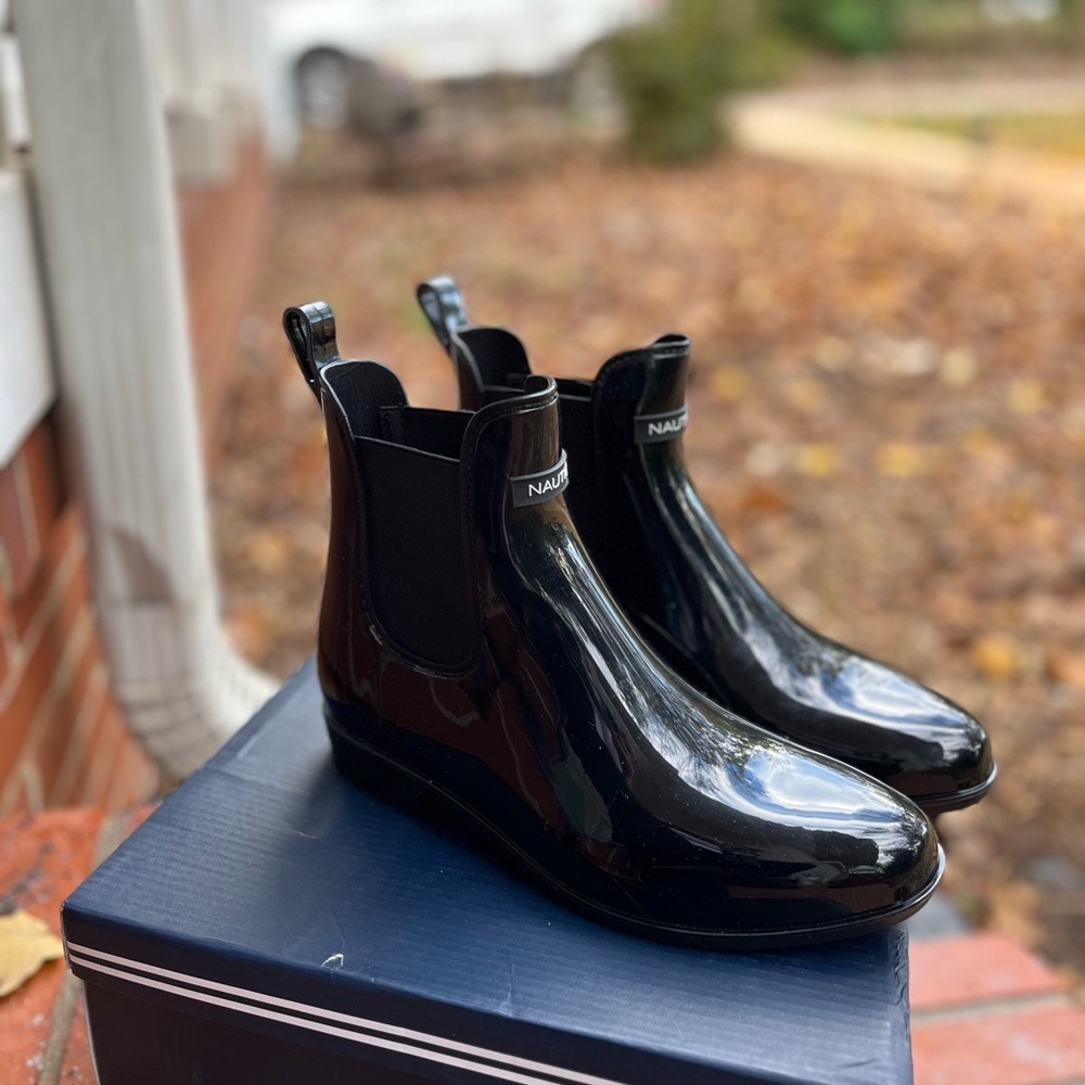 🆕. Nautical women’s Shayna rain weather boot NWT Size 8